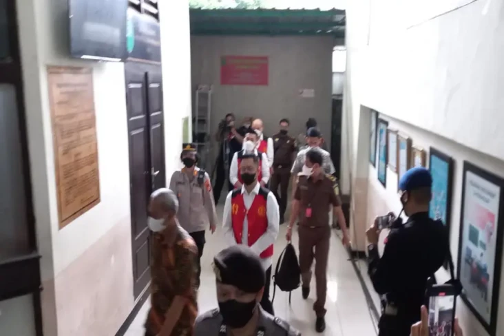 Tiba di PN Jaksel, 3...