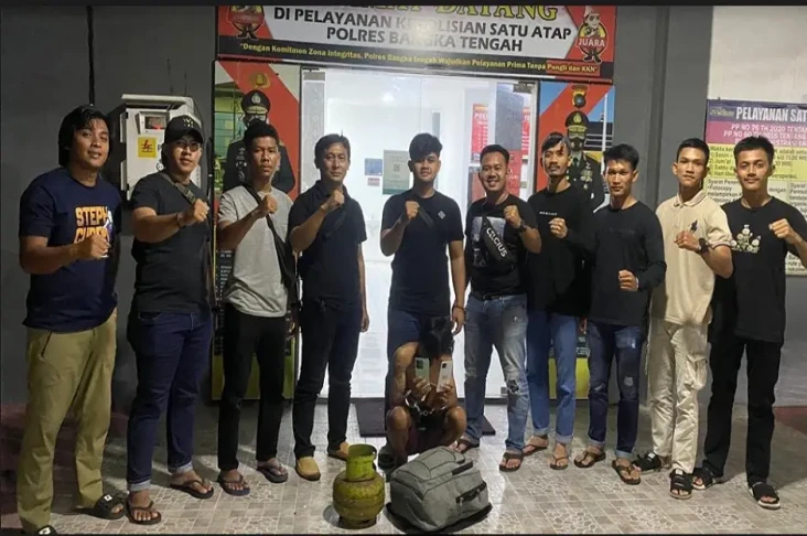 Curi Tabung Gas dan...