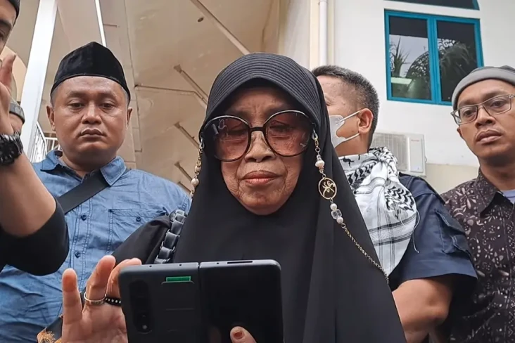 Umi Yuni Menikah dengan...