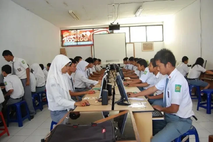 Pendidikan Vokasi Tak...