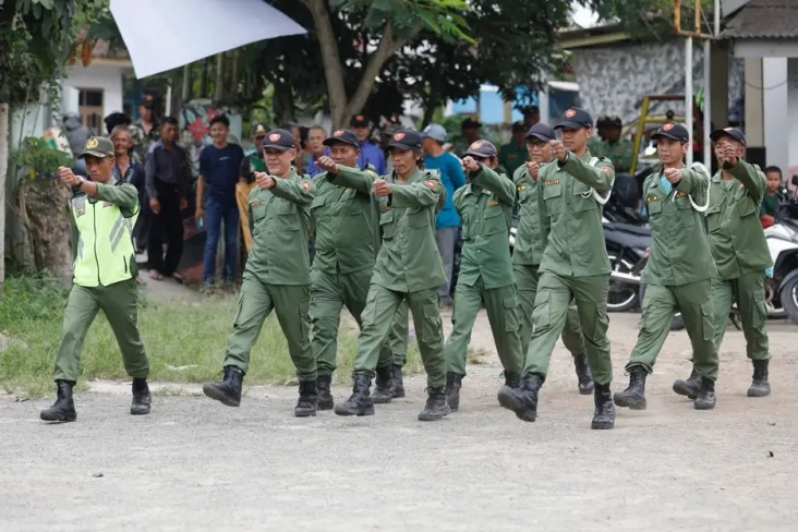 Keseruan Lomba Baris...