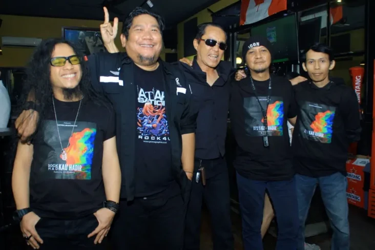 Rilis Debut Single,...