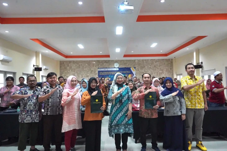 Cetak Pelatih Andal,...