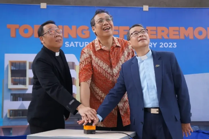 Pembangunan Selesai,...
