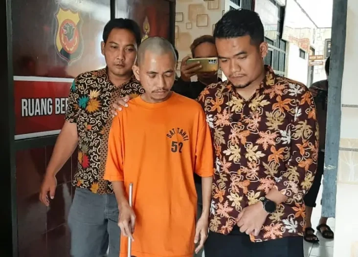 Guru di Cirebon Diamankan...