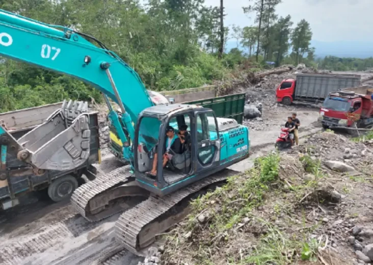 Tambang Pasir Ilegal...