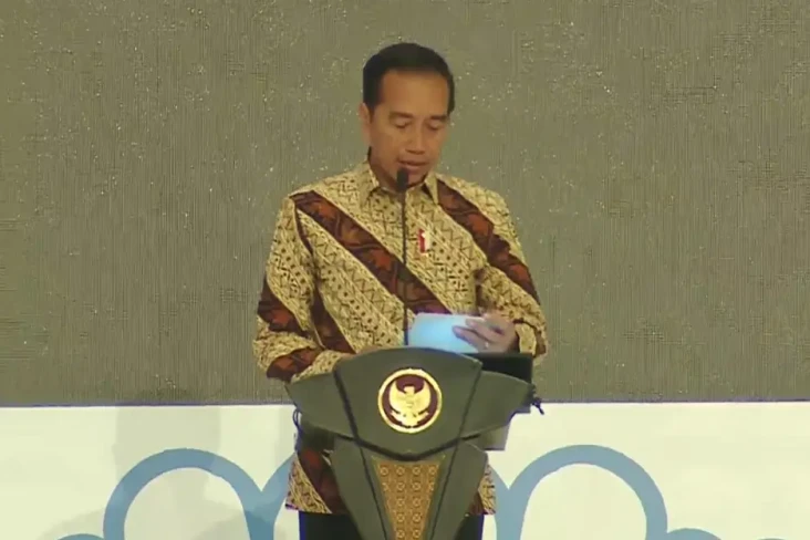 Jokowi Absen Panggil...