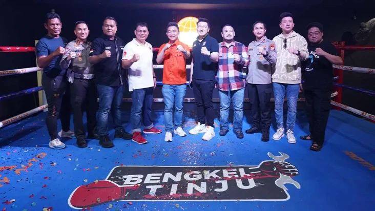 Unik, Chris John Buka...