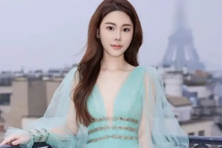 Model Hong Kong Abby...