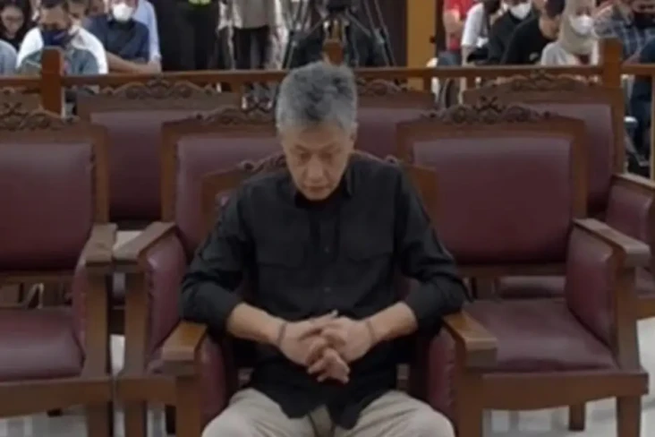 Sidang Putusan, Hendra...