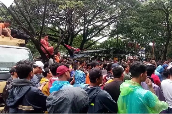 Banjir Tak Kunjung Surut,...