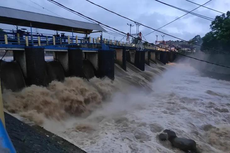Bendung Katulampa Siaga...