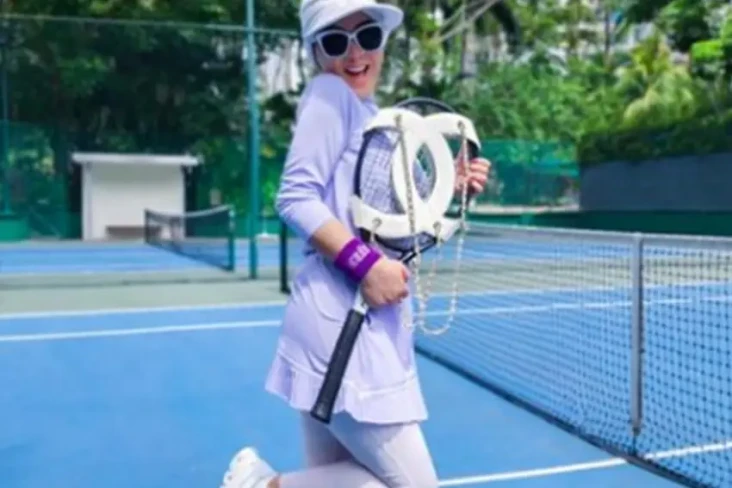 Wow! Syahrini Main Tenis...