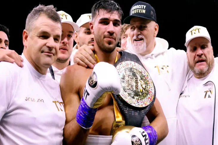 Tommy Fury Dedikasikan...
