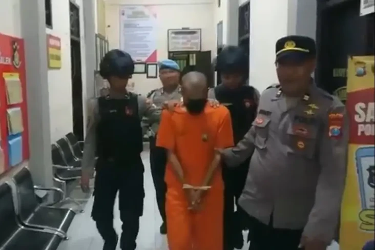 Cabuli 5 Murid Laki-laki,...