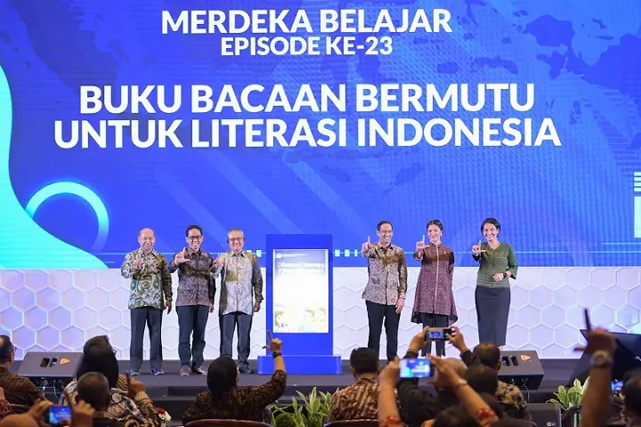 Kemendikbudristek Luncurkan...