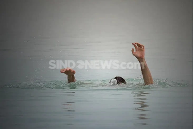 Berenang di Kali Cakung,...
