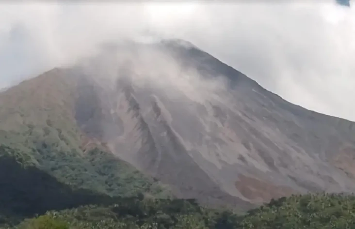 Lava Gunung Karangetang...
