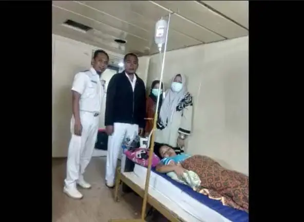Warga Karimunjawa Melahirkan...