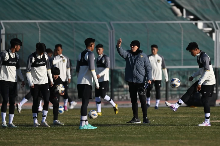 Shin Tae-yong Bebas...