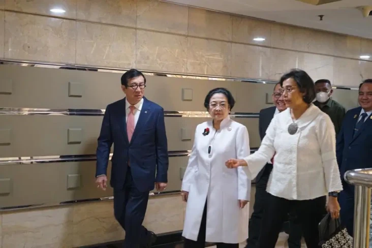 Megawati Dukung Sri...