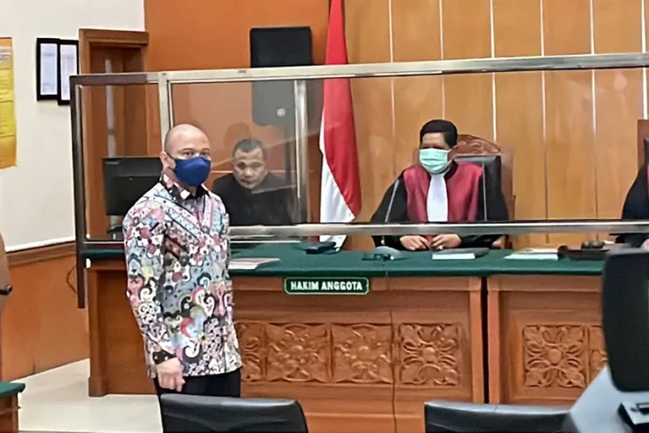 Hari ini Teddy Minahasa...
