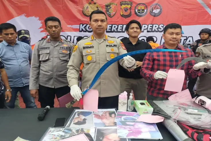 Dendam, 2 Remaja di...