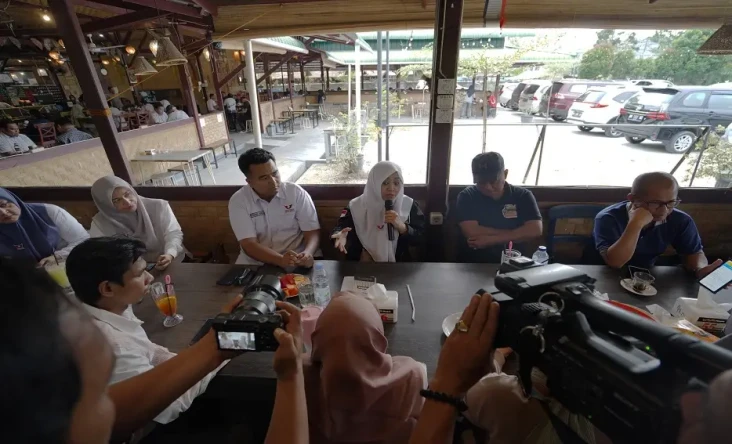 Bergabung dengan Perindo,...