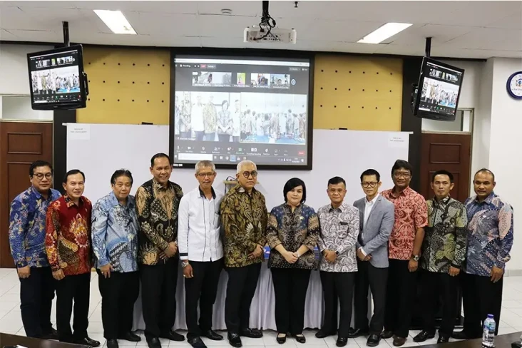 UEU Gelar Seminar Hukum...