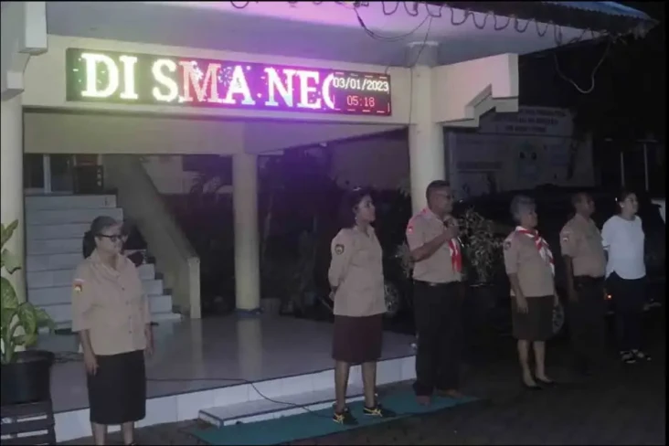 Sekolah di NTT Masuk...