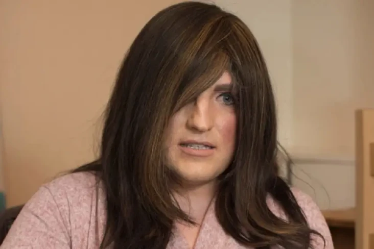 Wanita Transgender Isla...