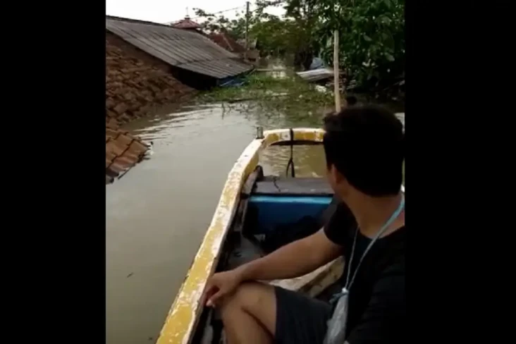 Banjir Bandang Setinggi...