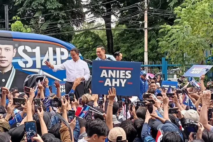 Di Bawah Rintik Hujan,...