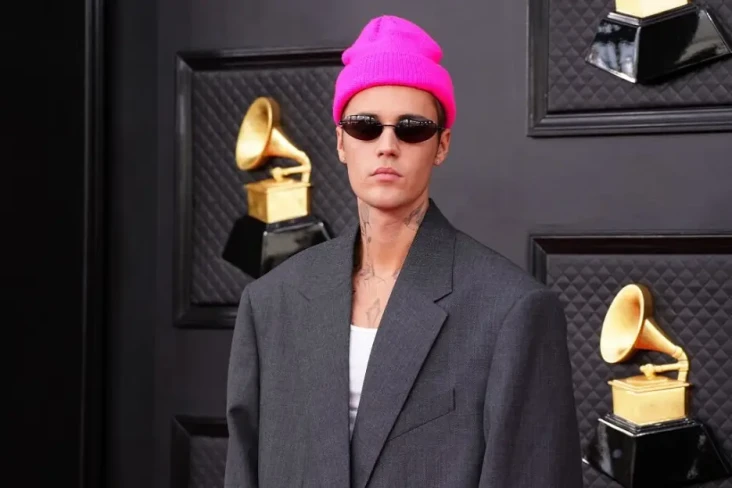 Justin Bieber Batalkan...
