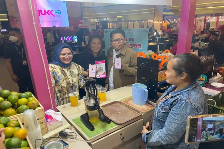 Penggunaan QRIS di Jakarta...