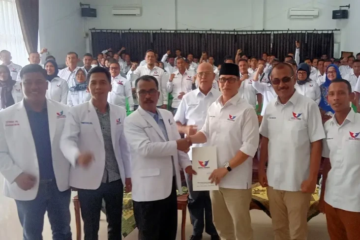 Terima SK Kepengurusan,...