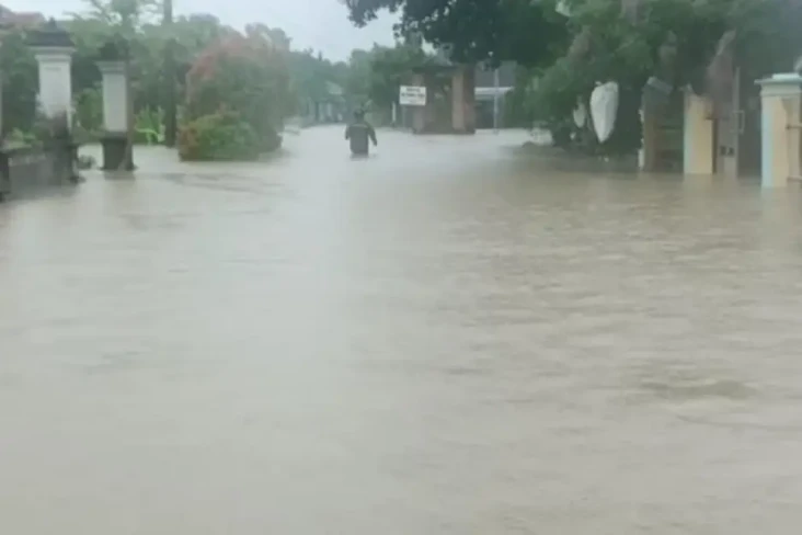 Banjir Rendam Pemukiman...