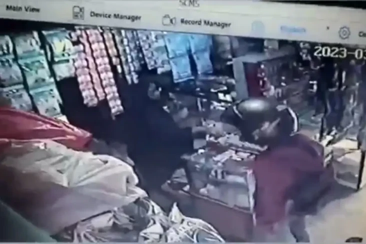 Sadis! Rampok Pukuli...
