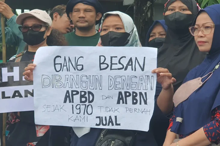 Kisruh Penutupan Gang...