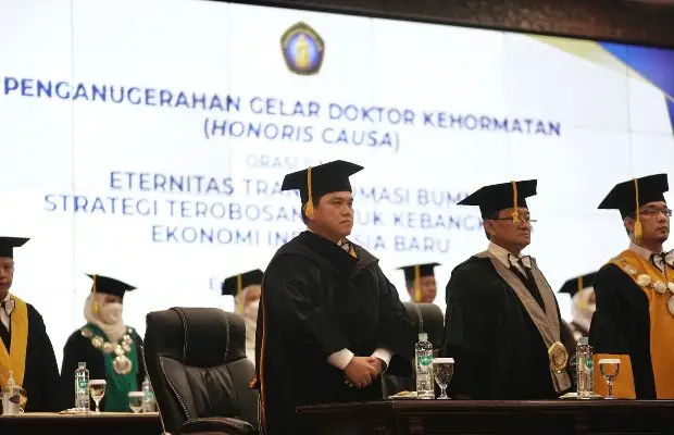 Erick Thohir Terima...
