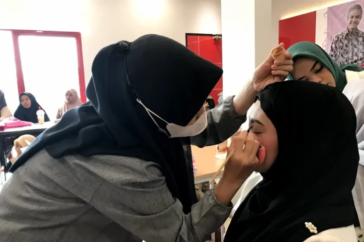 Tambah Skill Tata Rias,...