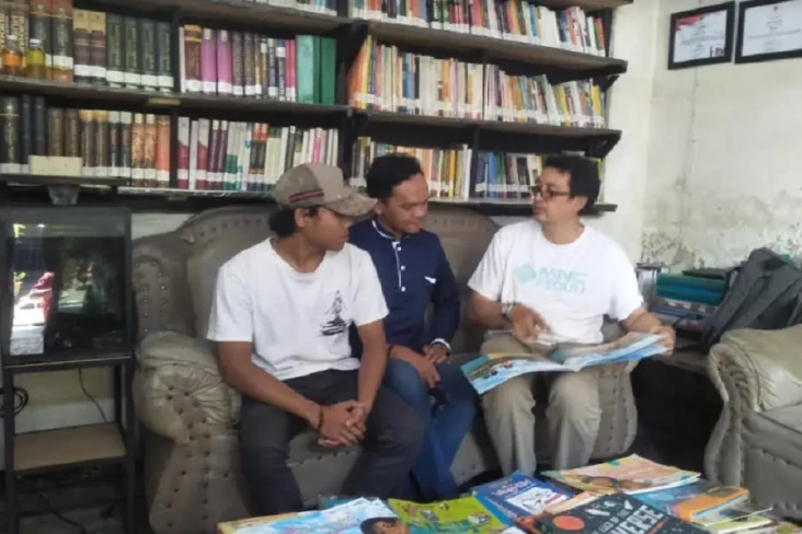 Dapat Bantuan Buku dari...