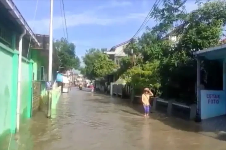 Banjir Landa Kendal,...