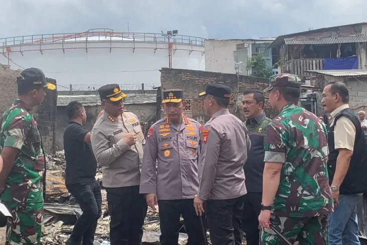 Kapolri Tinjau Kampung...