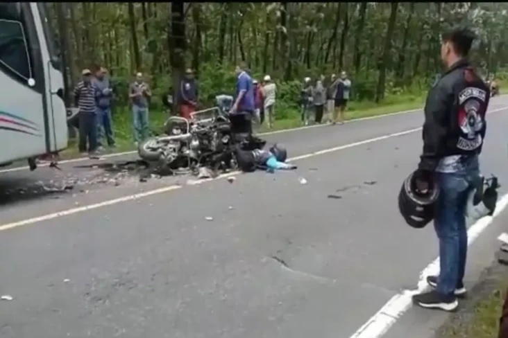 Ngebut di Pantura Situbondo,...