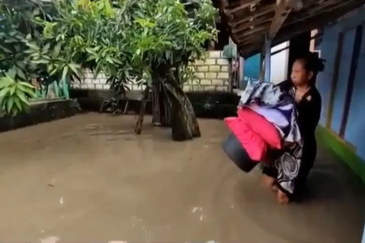 Bengawan Solo Meluap,...