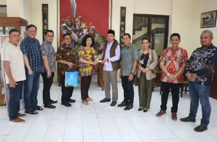 Dikunjungi TGB, Waketum...
