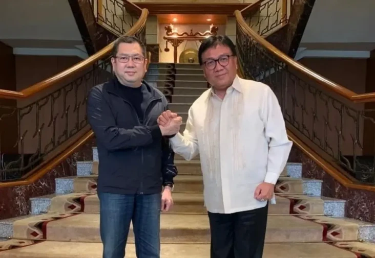 HT Berdiskusi dengan...