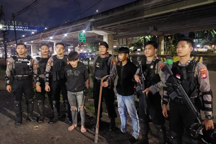 Tawuran di Tol Becakayu...