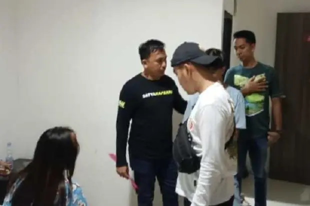 4 Pasangan Mesum Diciduk...